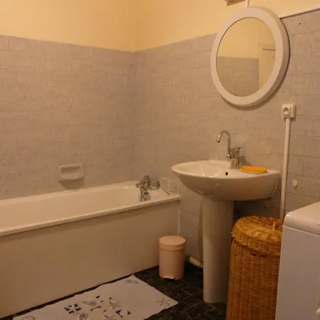 Apartment T4 De 85m2 Avec Garage En Plein Coeur De *